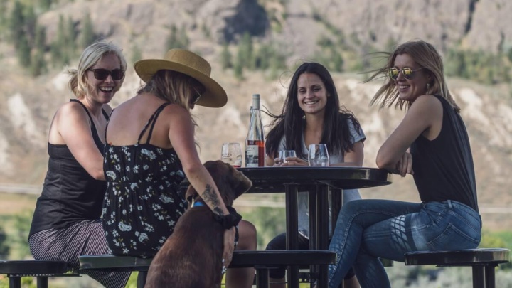 Summer wine tasting on the lawn at Monte Creek Ranch Winery