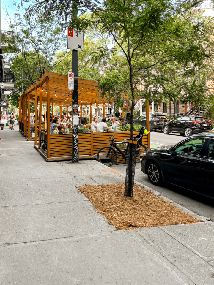 Montreal terrasse in the summer1